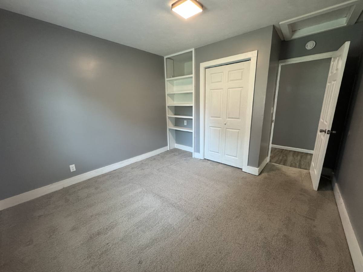 House for rent at 2927 S Glenwood Ave, Springfield, IL 62704