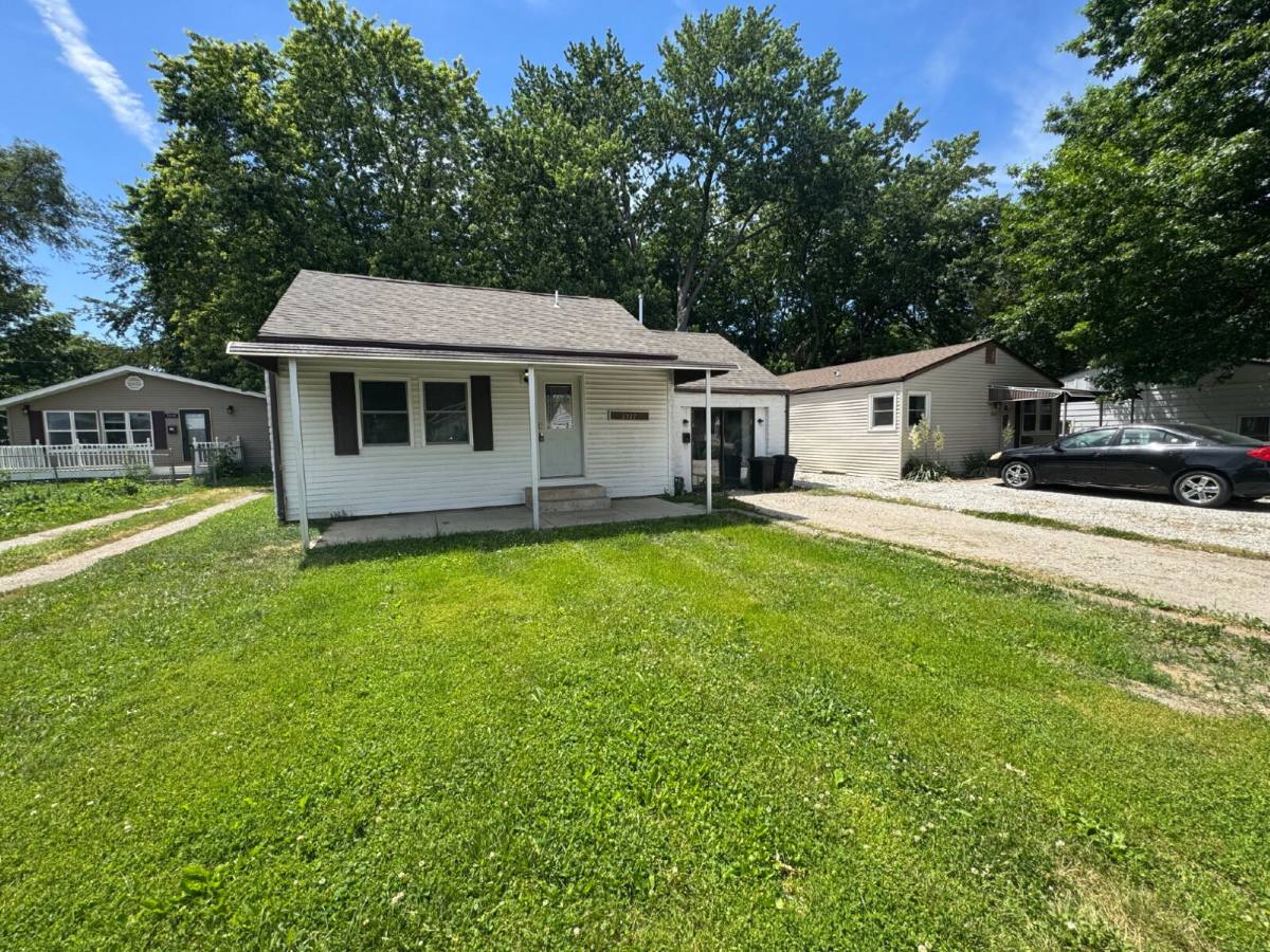 House for rent at 2927 S Glenwood Ave, Springfield, IL 62704