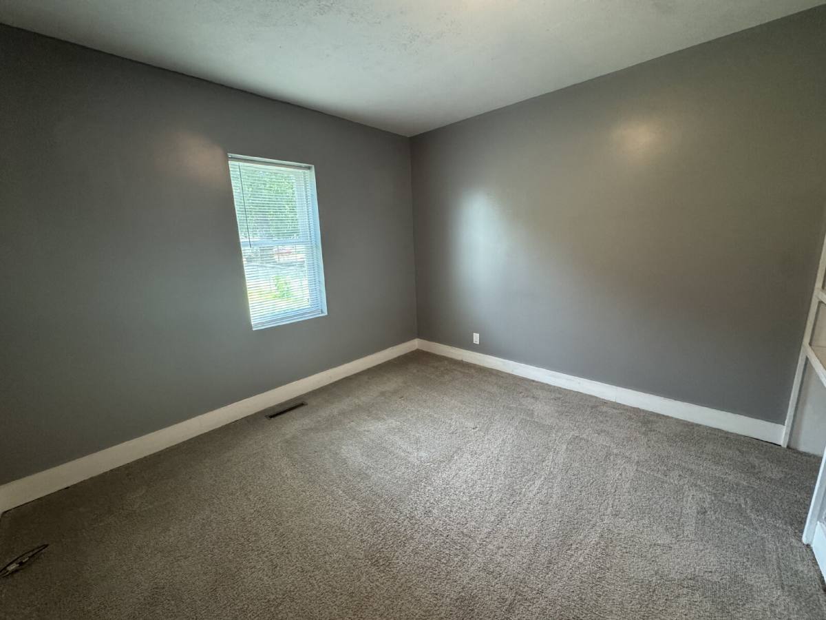 House for rent at 2927 S Glenwood Ave, Springfield, IL 62704