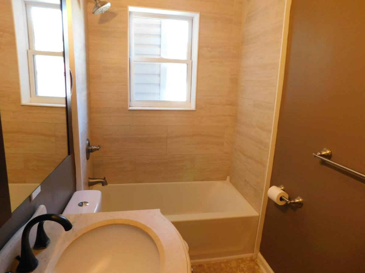 Apartment for rent at 23540 Glenbrook, Saint Clair Shores, MI 48082