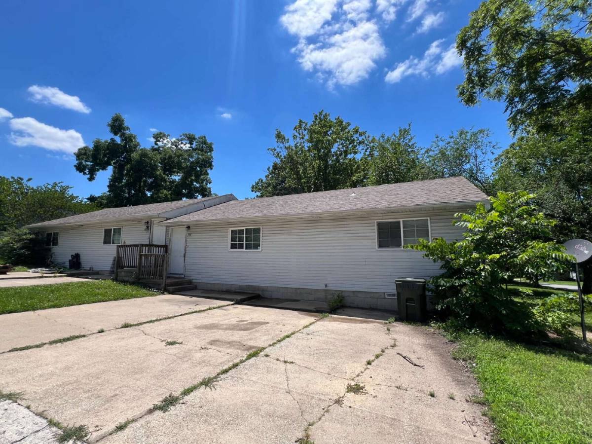 Townhouse for rent at 902 Evergreen Ave, Hollister, MO 65672