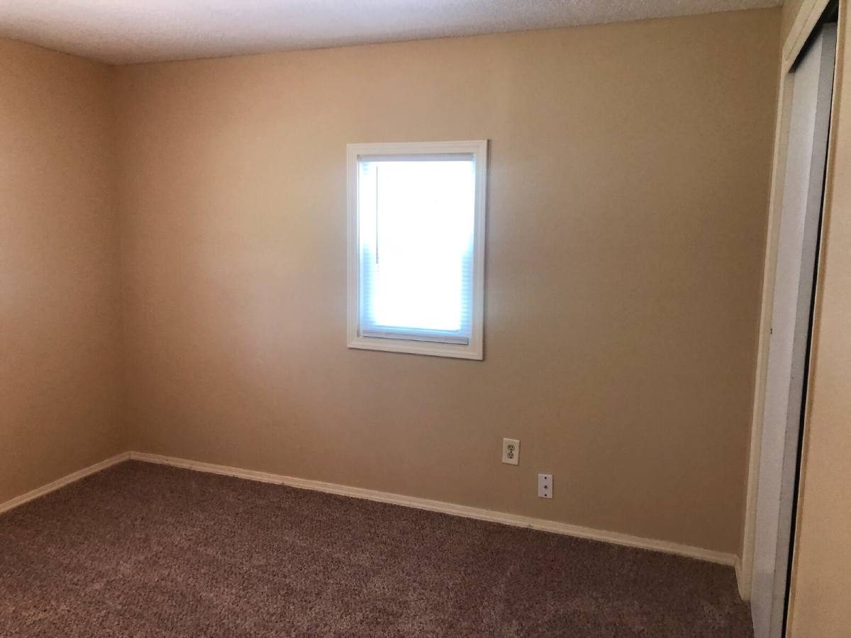 Townhouse for rent at 902 Evergreen Ave, Hollister, MO 65672