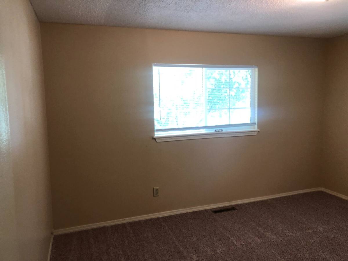 Townhouse for rent at 902 Evergreen Ave, Hollister, MO 65672
