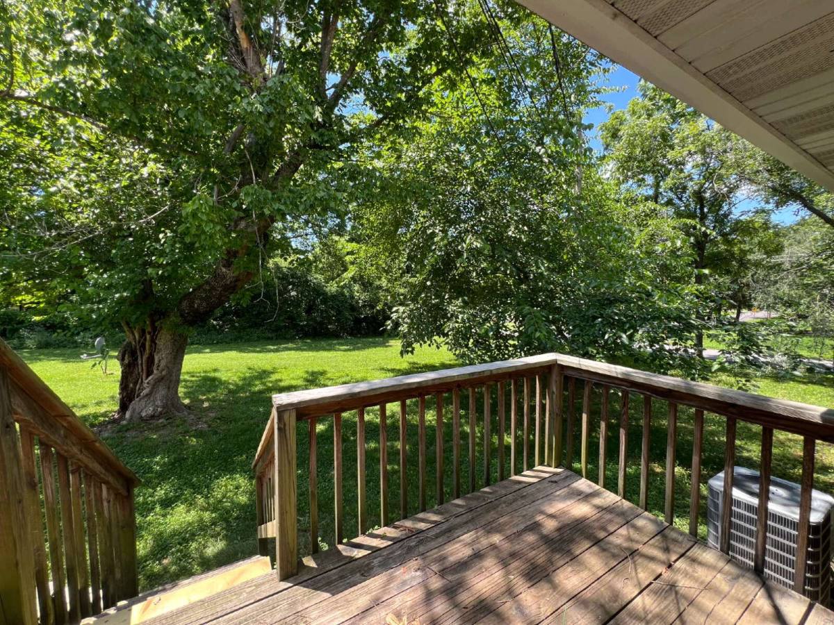 Townhouse for rent at 902 Evergreen Ave, Hollister, MO 65672