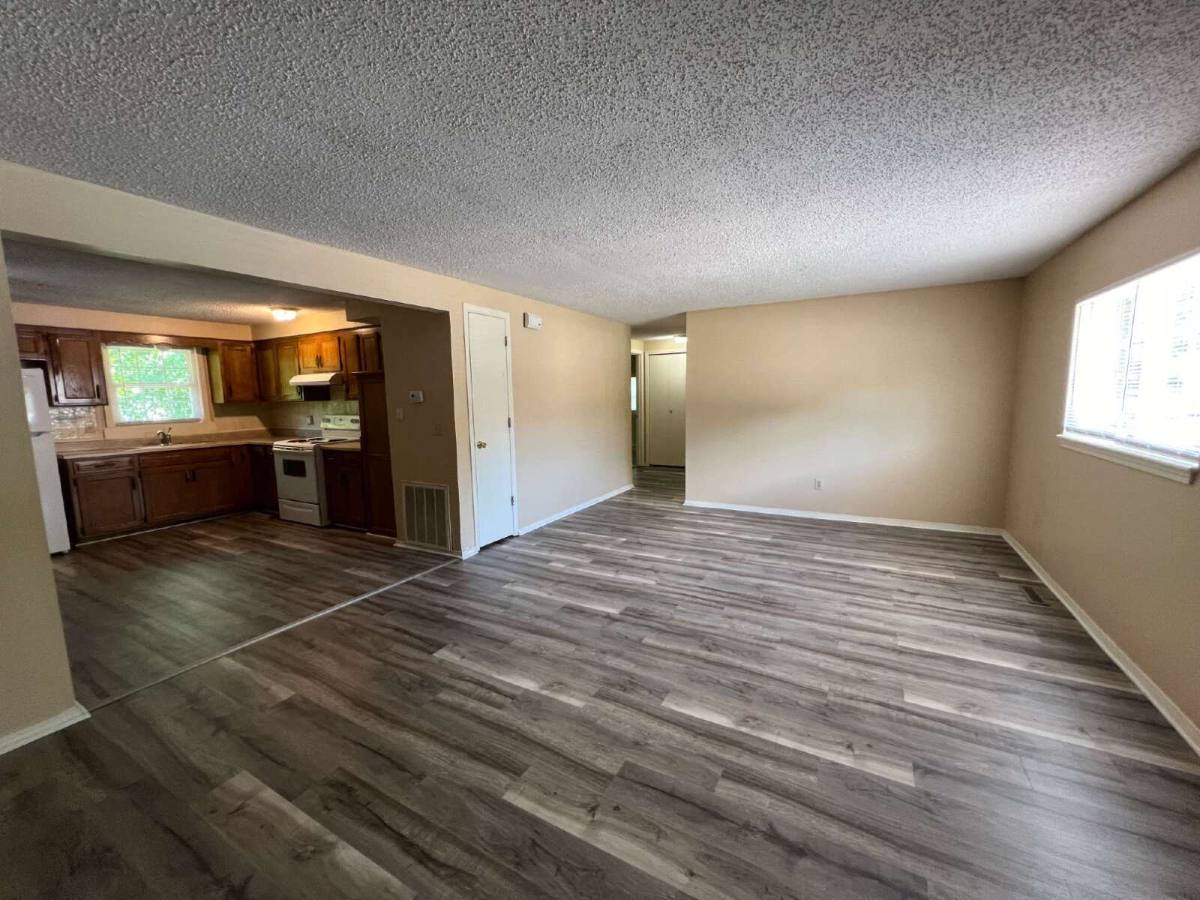 Townhouse for rent at 902 Evergreen Ave, Hollister, MO 65672
