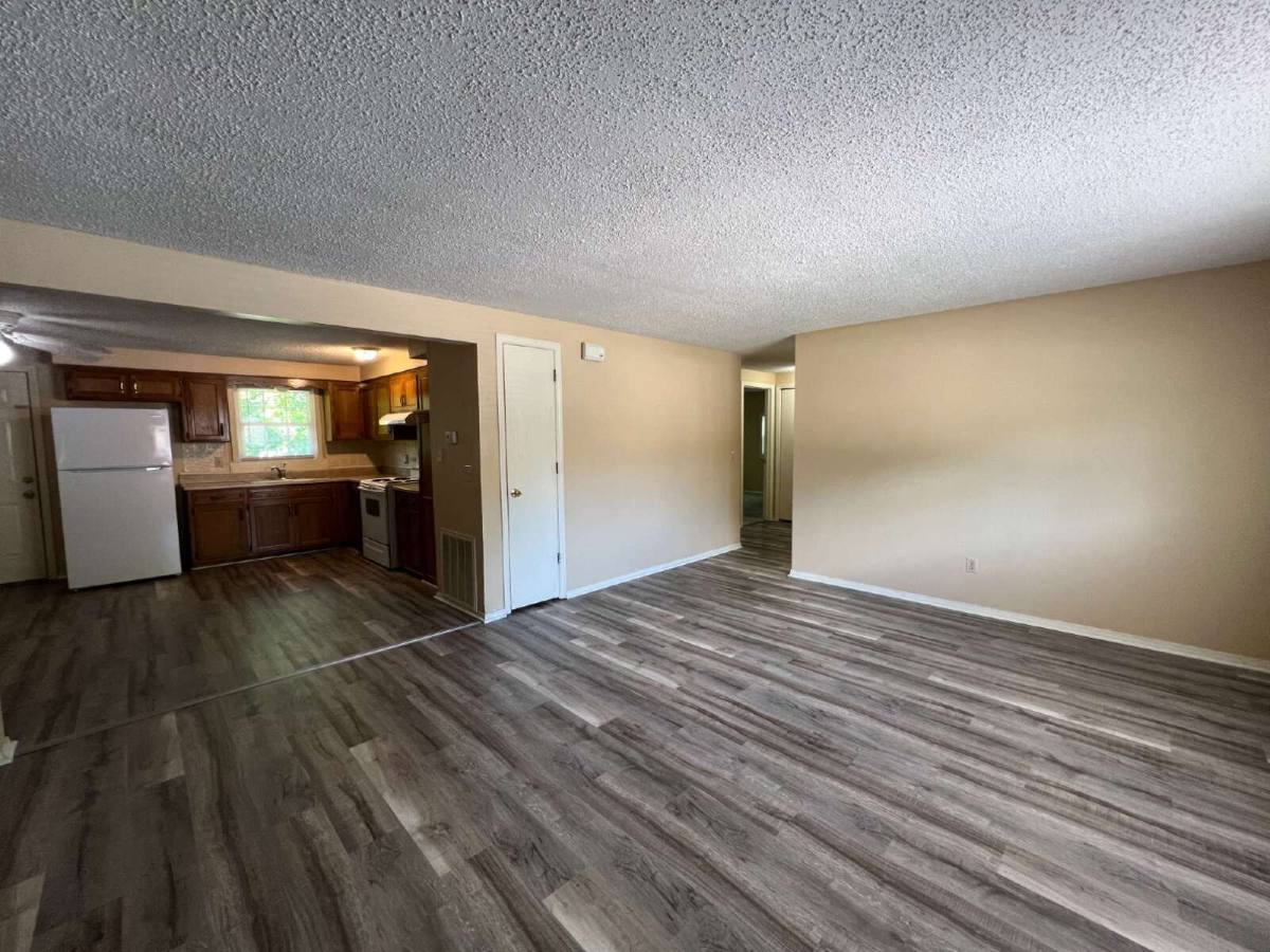 Townhouse for rent at 902 Evergreen Ave, Hollister, MO 65672