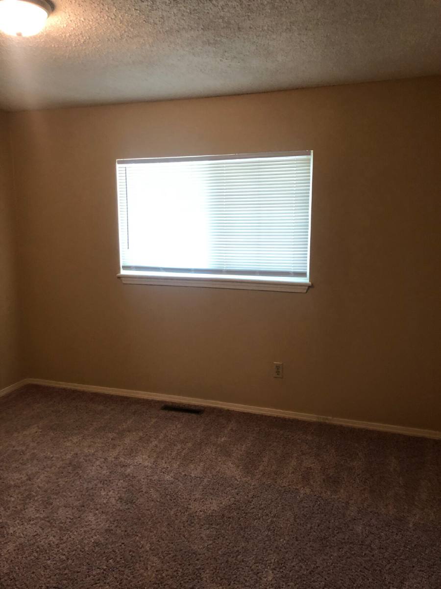 Townhouse for rent at 902 Evergreen Ave, Hollister, MO 65672