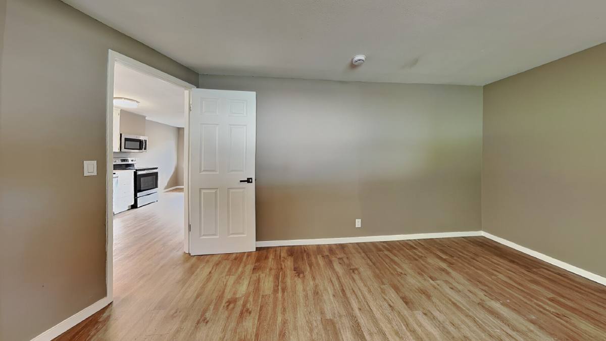 Apartment for rent at 102 Summit Ave N #8, Kent, WA 98030
