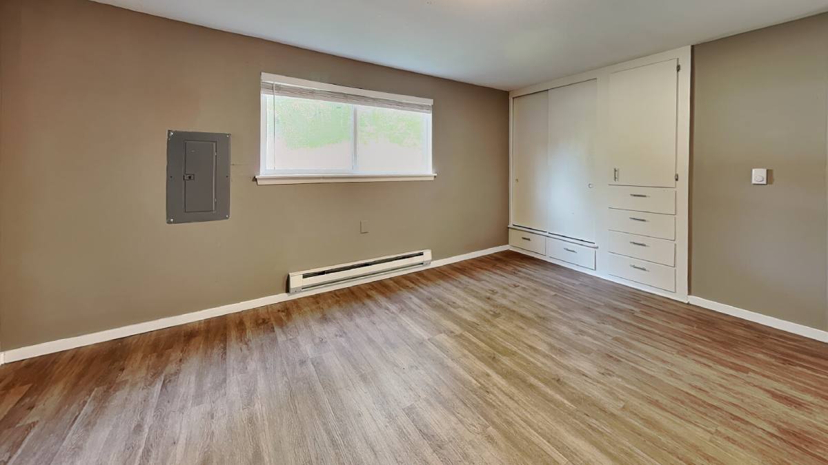 Apartment for rent at 102 Summit Ave N #8, Kent, WA 98030