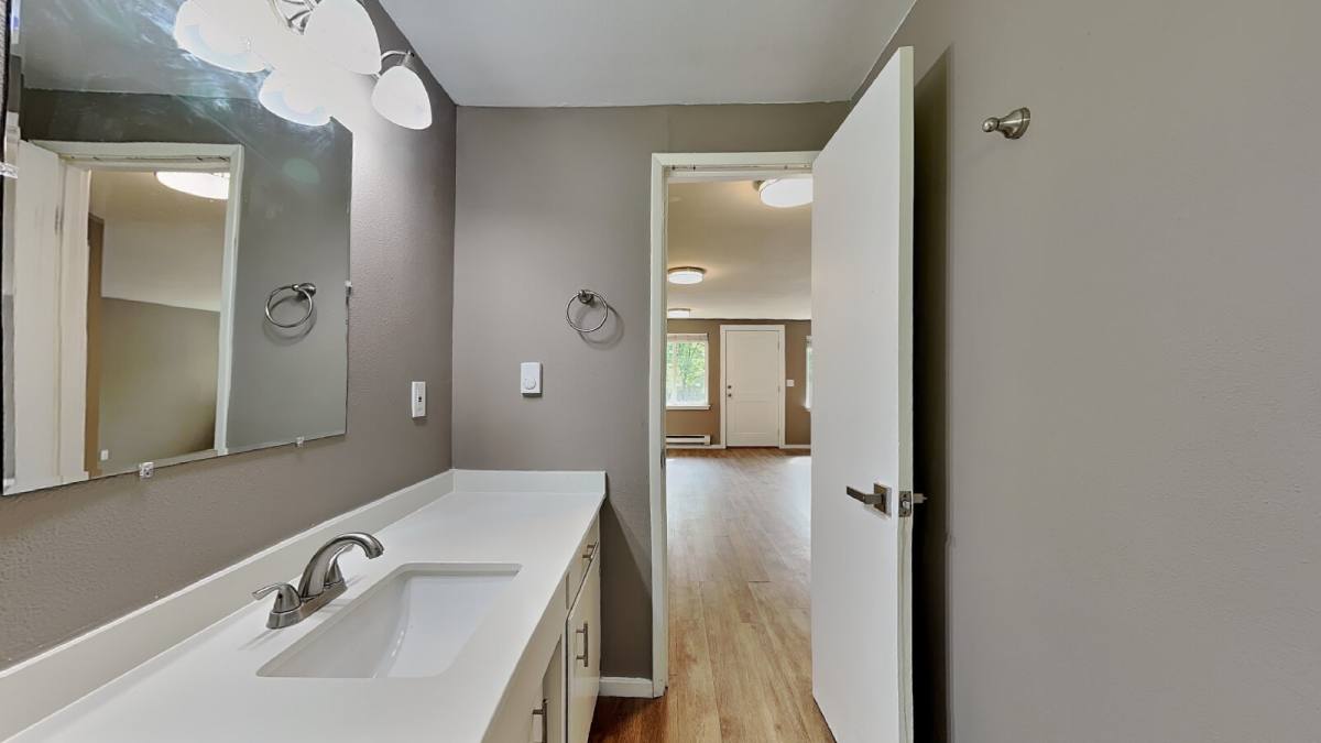 Apartment for rent at 102 Summit Ave N #8, Kent, WA 98030