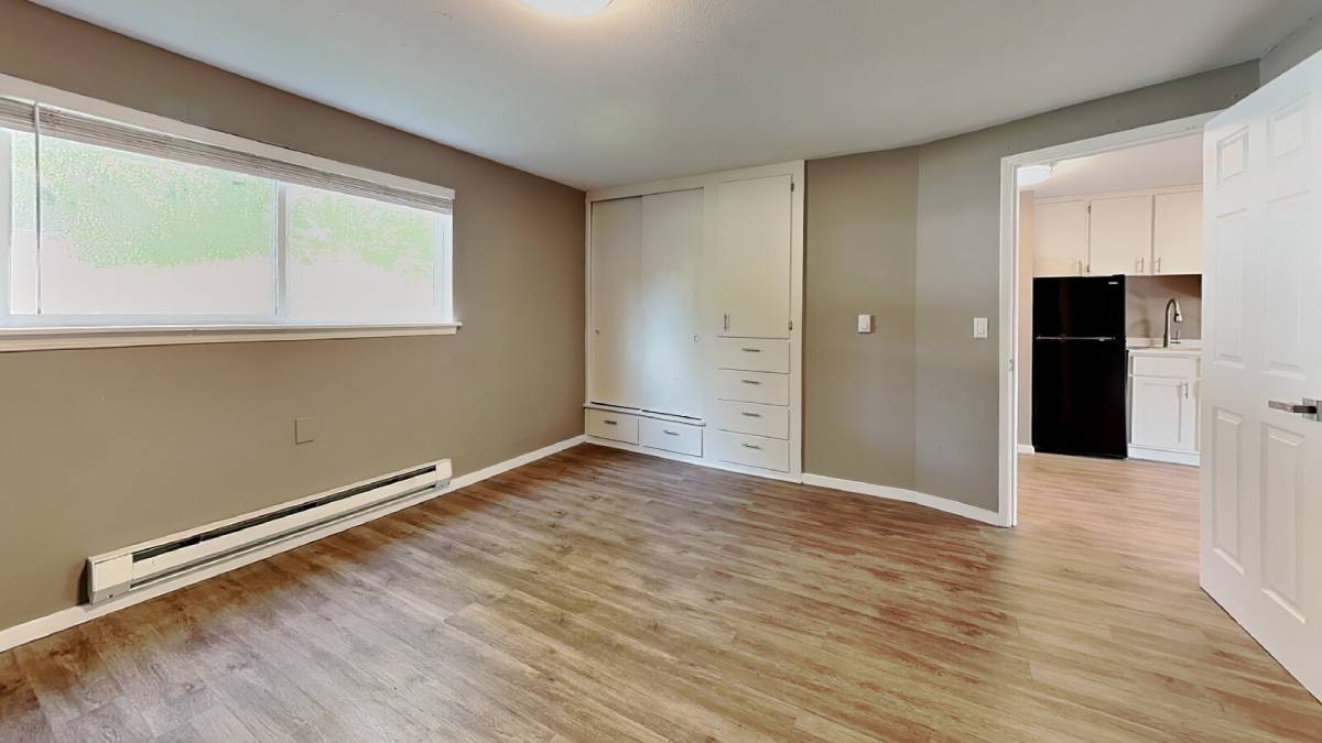 Apartment for rent at 102 Summit Ave N #8, Kent, WA 98030
