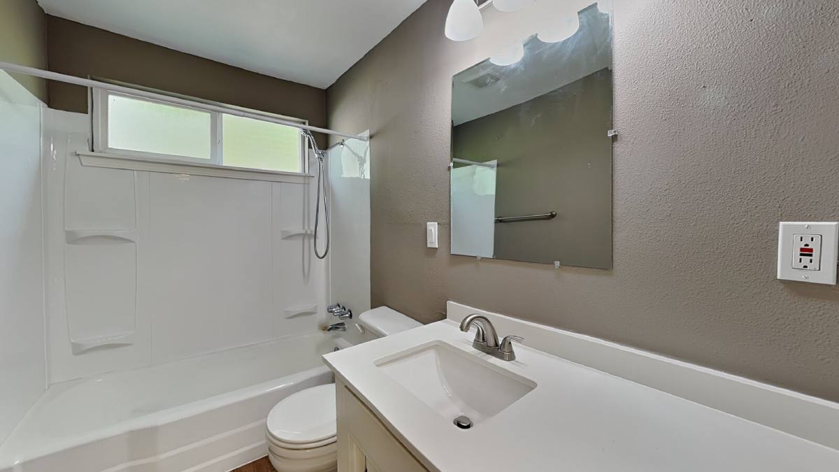 Apartment for rent at 102 Summit Ave N #8, Kent, WA 98030