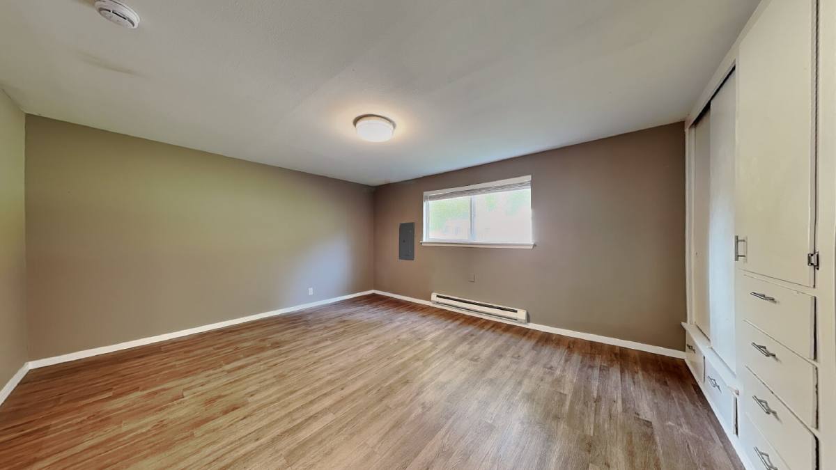 Apartment for rent at 102 Summit Ave N #8, Kent, WA 98030