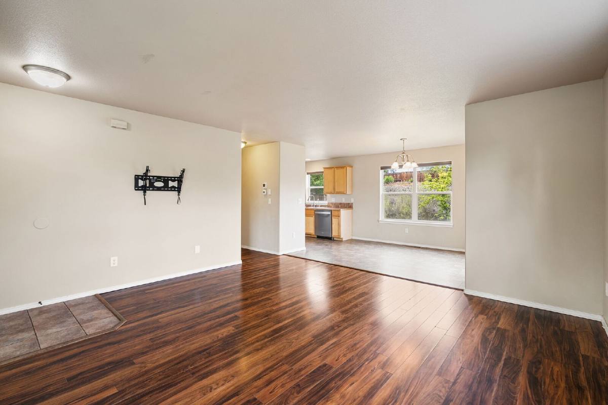 House for rent at 61095 Borden Dr, Bend, OR 97702
