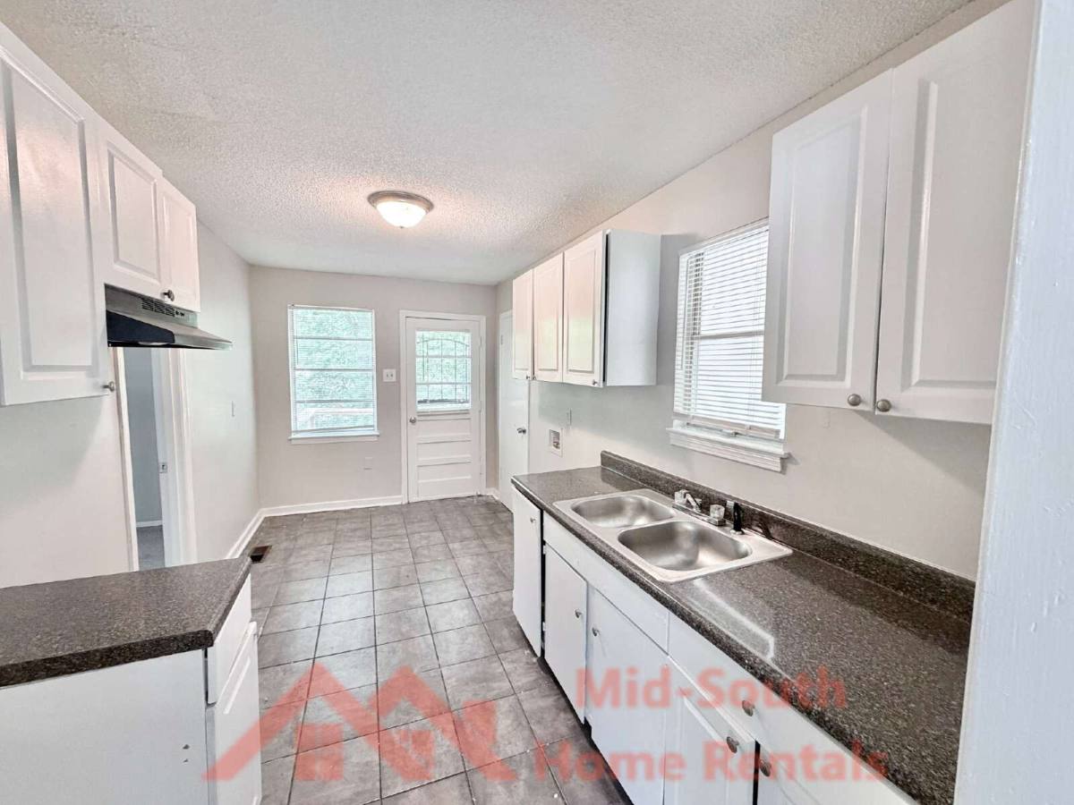 House for rent at 3682 Suzanne Dr, Memphis, TN 38127