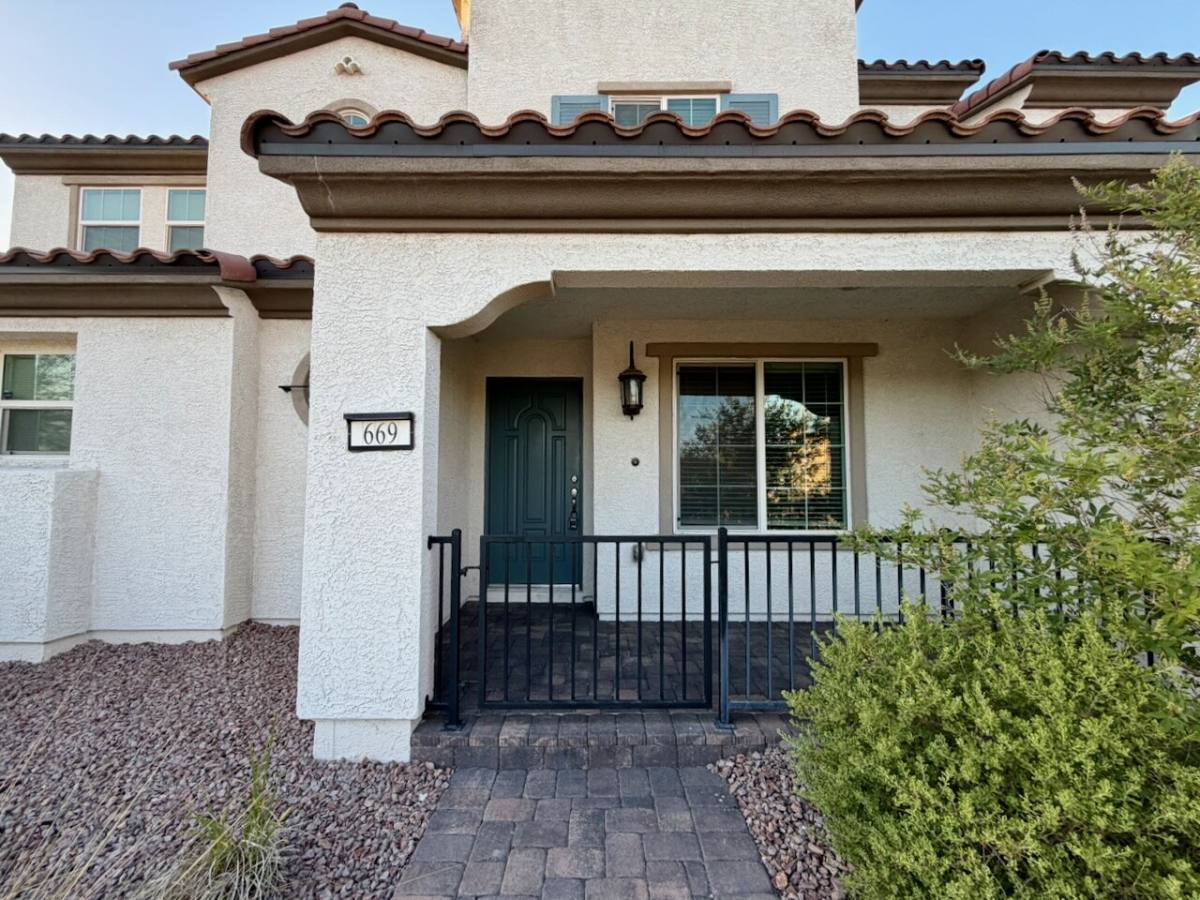 Townhouse for rent at 669 Pickled Pepper Place, Henderson, NV 89015