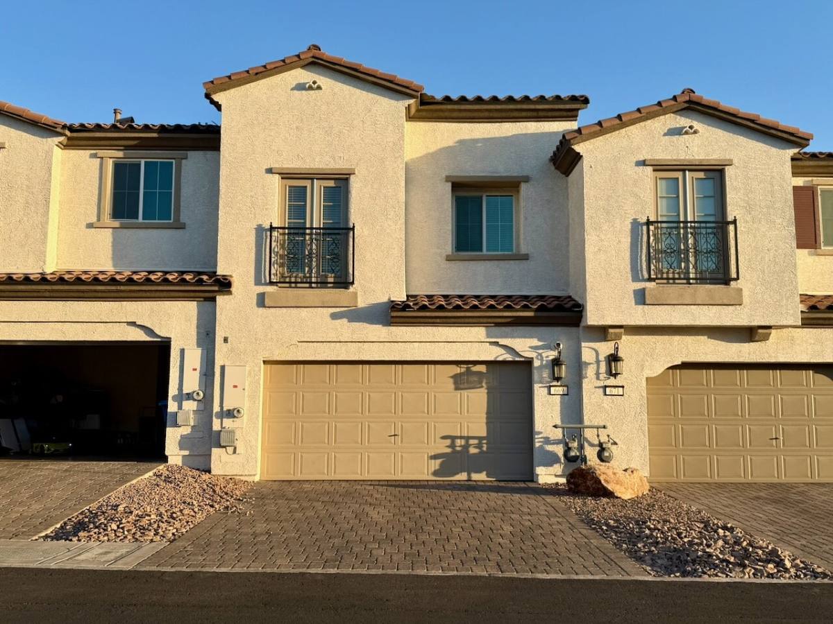 Townhouse for rent at 669 Pickled Pepper Place, Henderson, NV 89015