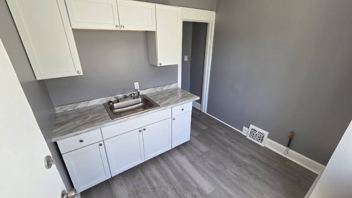 Townhouse for rent at 2094 W 104th St #2, Cleveland, OH 44102