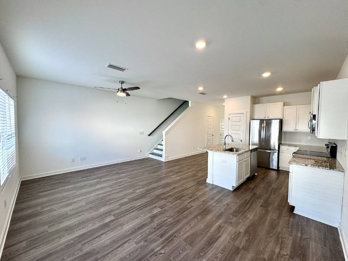 Townhouse for rent at 5889 Tyndall Place, Panama City, FL 32404