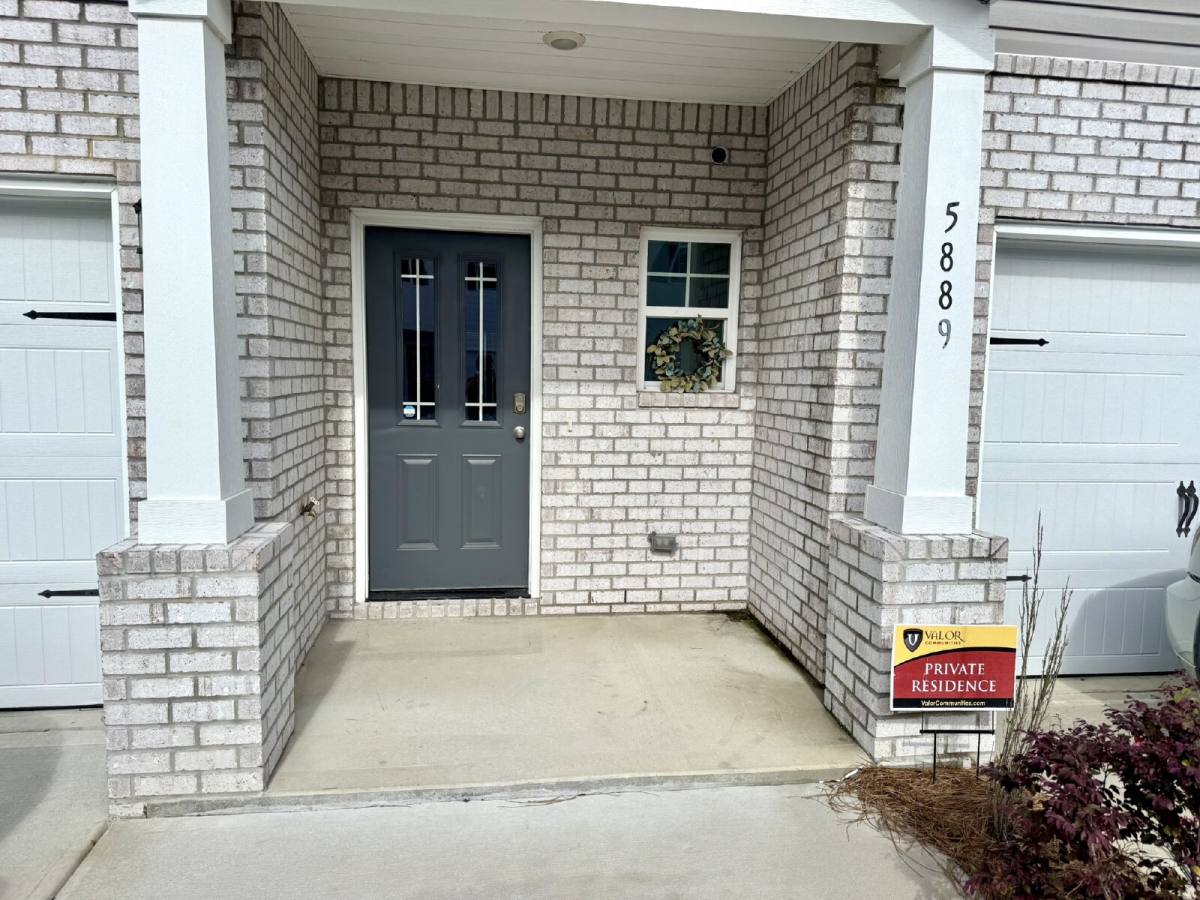 Townhouse for rent at 5889 Tyndall Place, Panama City, FL 32404