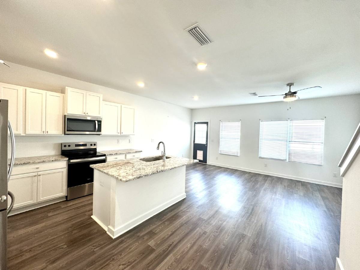 Townhouse for rent at 5889 Tyndall Place, Panama City, FL 32404