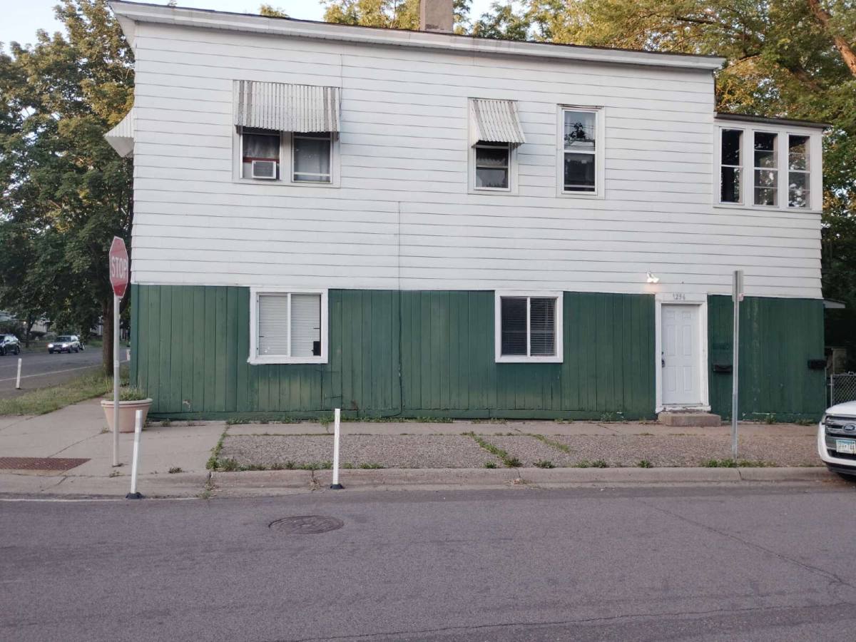 Townhouse for rent at 1296 7th St W #1, Saint Paul, MN 55102