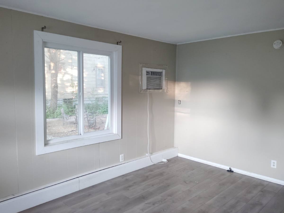 Townhouse for rent at 1296 7th St W #1, Saint Paul, MN 55102