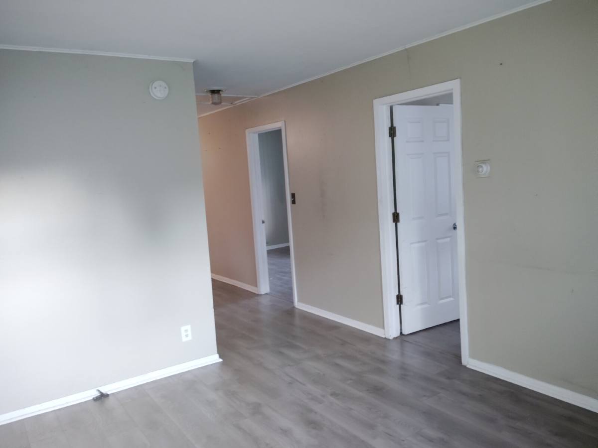 Townhouse for rent at 1296 7th St W #1, Saint Paul, MN 55102