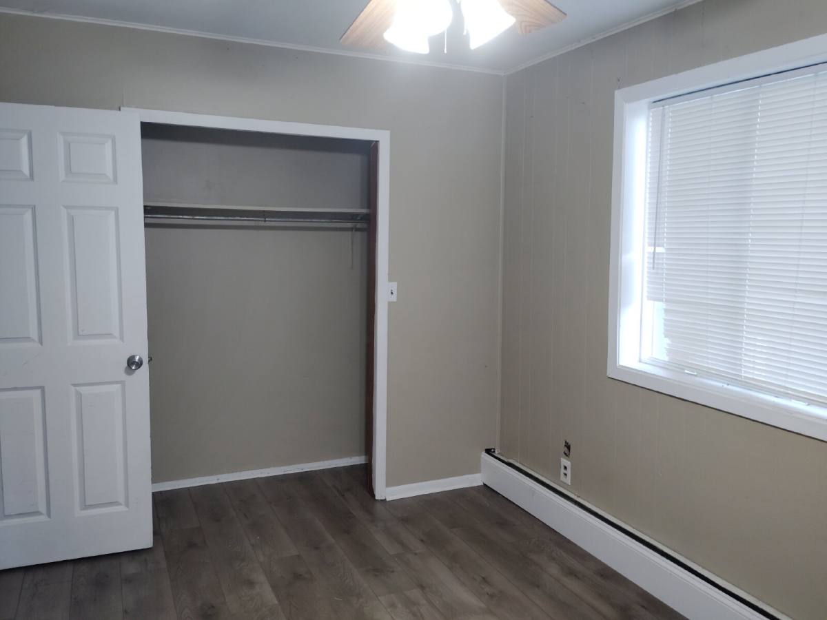Townhouse for rent at 1296 7th St W #1, Saint Paul, MN 55102