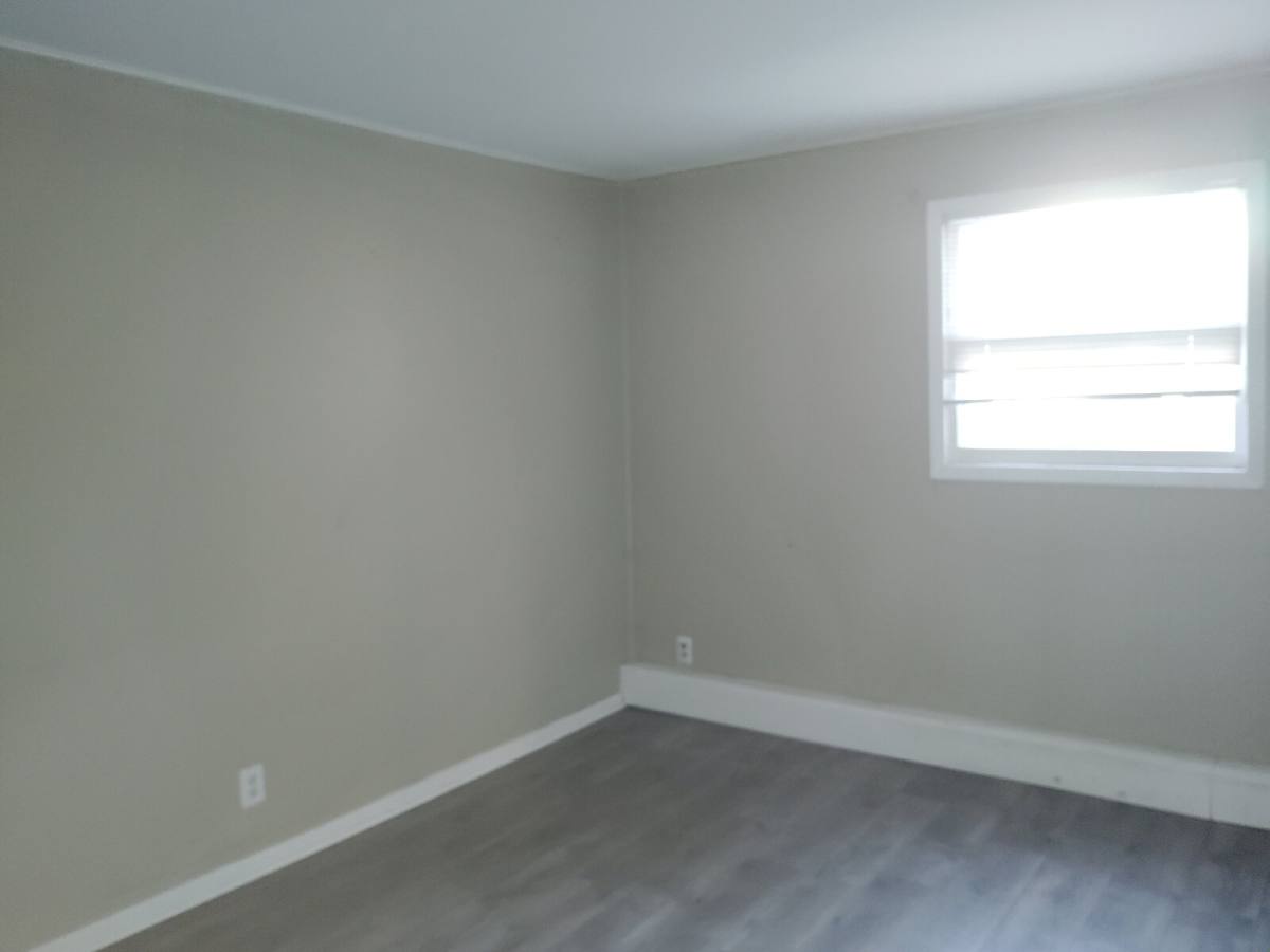 Townhouse for rent at 1296 7th St W #1, Saint Paul, MN 55102