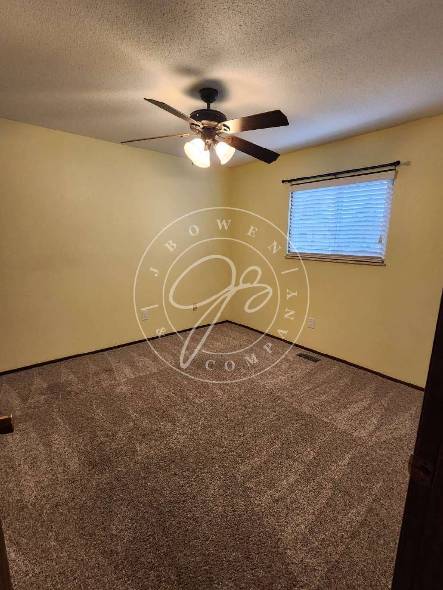 House for rent at 9450 Millcroft Rd, Perrysburg, OH 43551