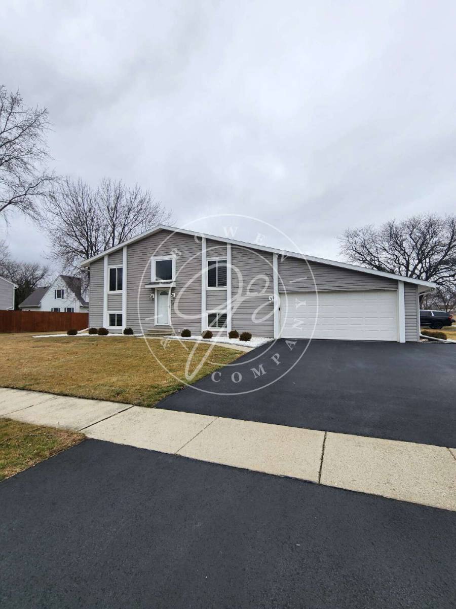 House for rent at 9450 Millcroft Rd, Perrysburg, OH 43551