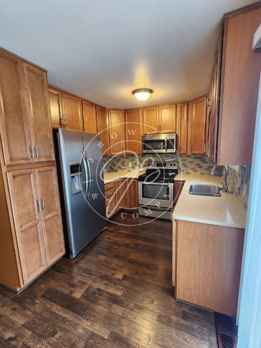 House for rent at 9450 Millcroft Rd, Perrysburg, OH 43551