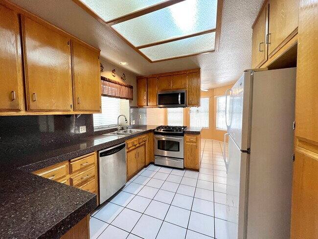House for rent at 9316 Foxglen Court, Bakersfield, CA 93312
