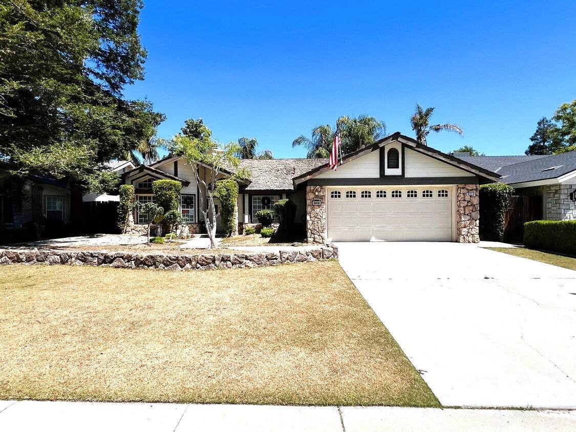 House for rent at 9316 Foxglen Court, Bakersfield, CA 93312