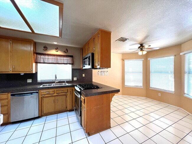 House for rent at 9316 Foxglen Court, Bakersfield, CA 93312