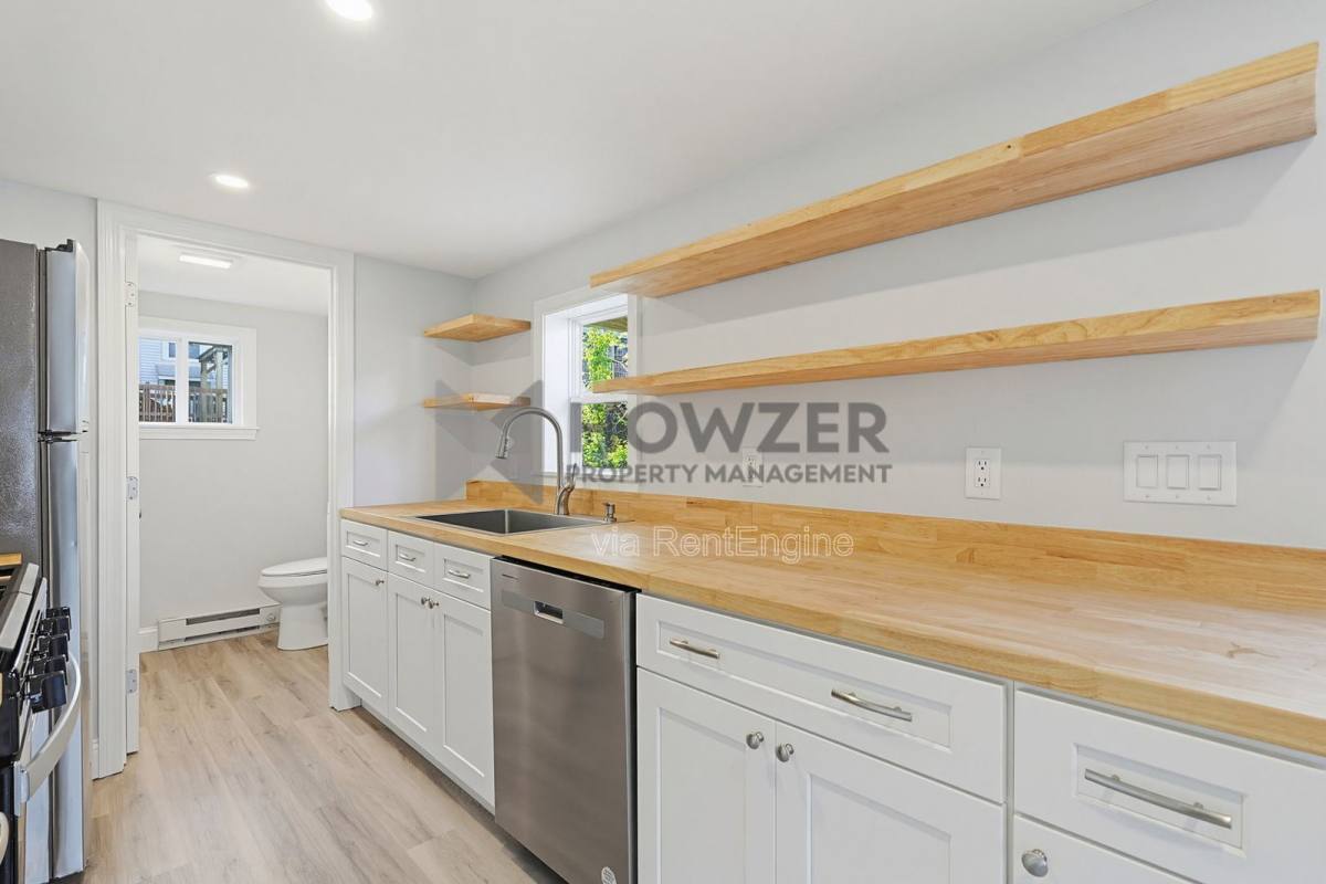 Apartment for rent at 35 Riverside Dr #1R, Buzzards Bay, MA 02532