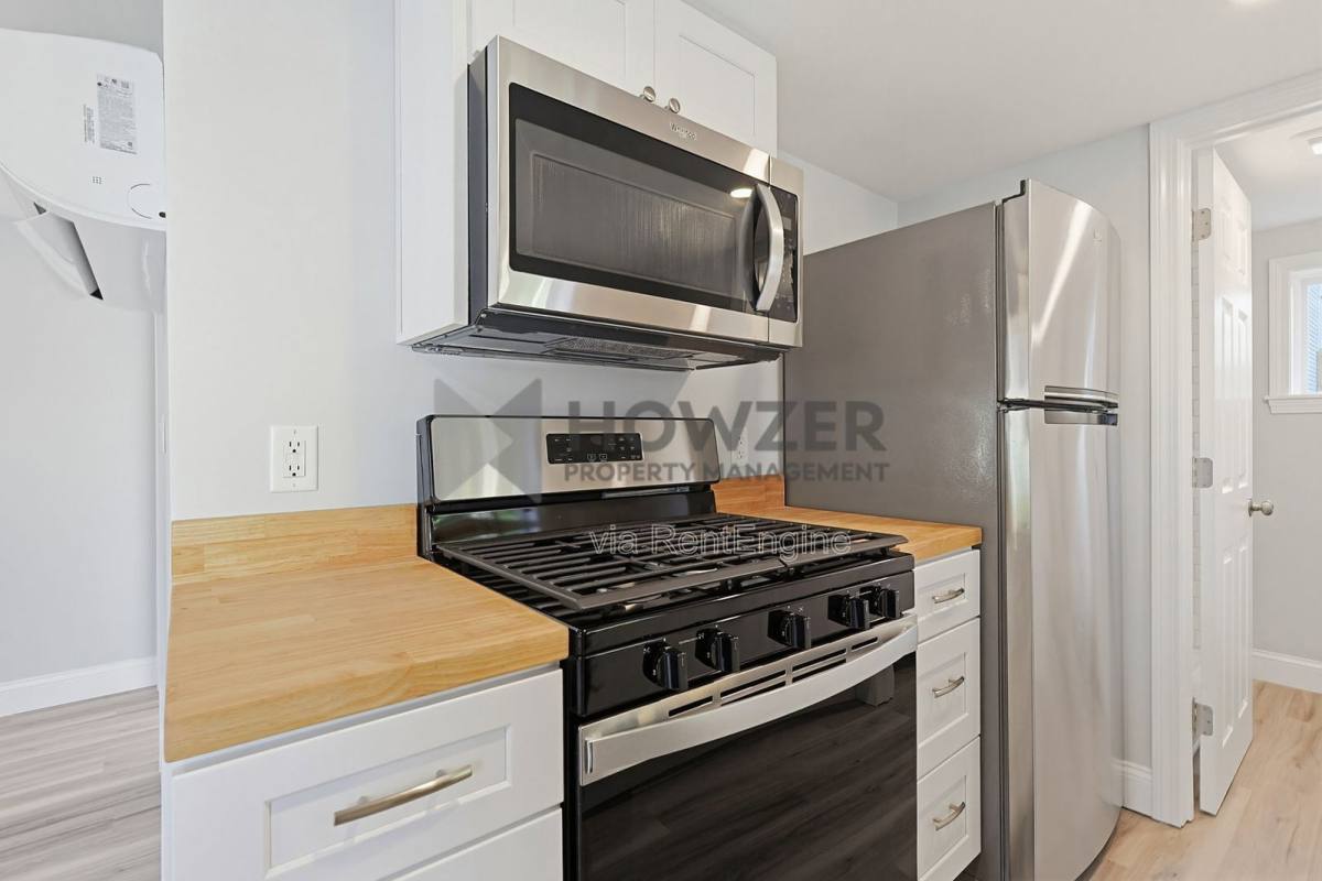 Apartment for rent at 35 Riverside Dr #1R, Buzzards Bay, MA 02532