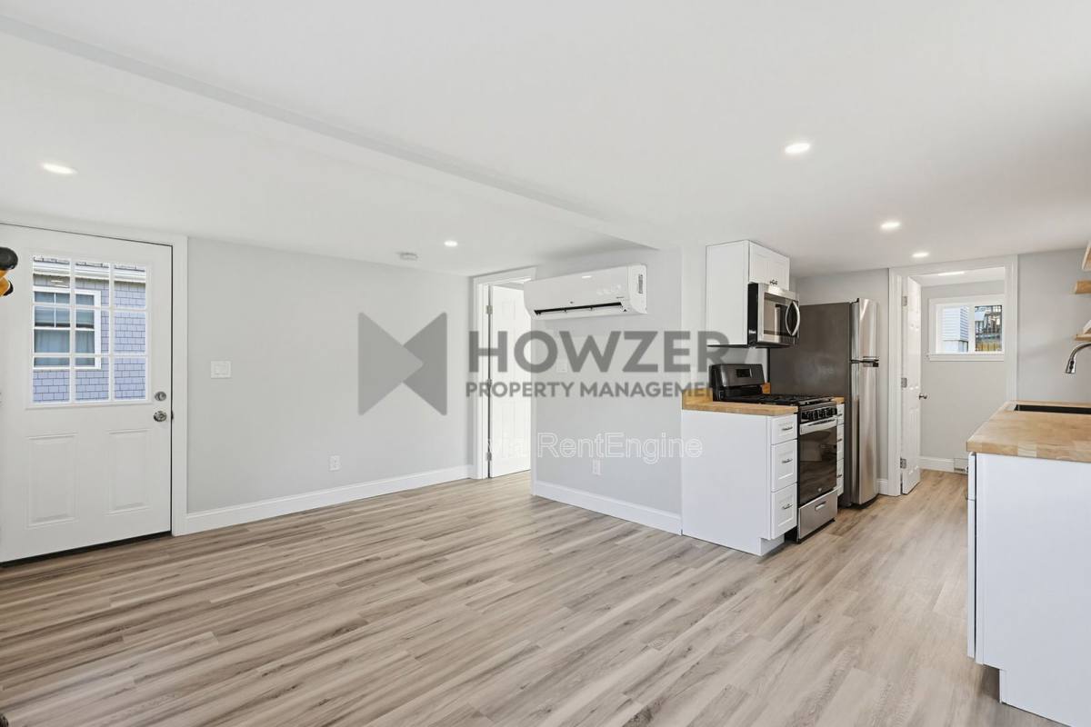 Apartment for rent at 35 Riverside Dr #1R, Buzzards Bay, MA 02532