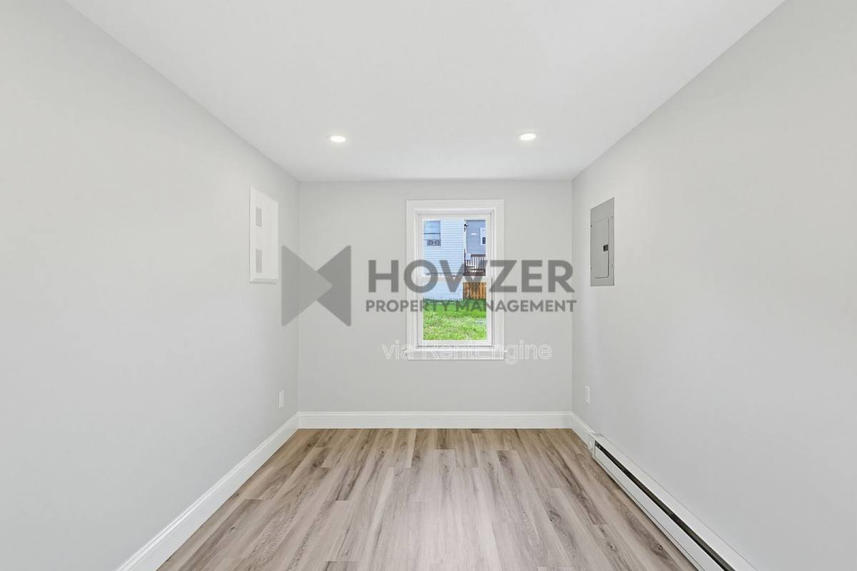 Apartment for rent at 35 Riverside Dr #1R, Buzzards Bay, MA 02532