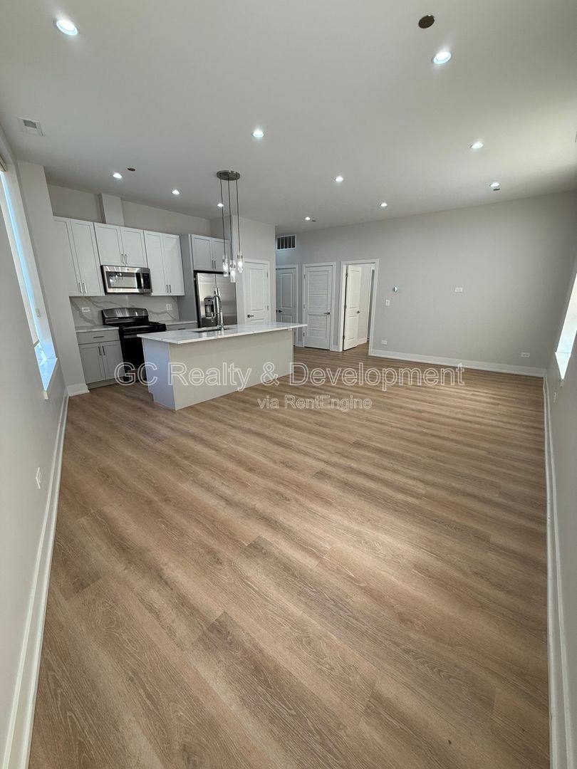 Condo for rent at 5071 N NW Highway 301, Chicago, IL 60630