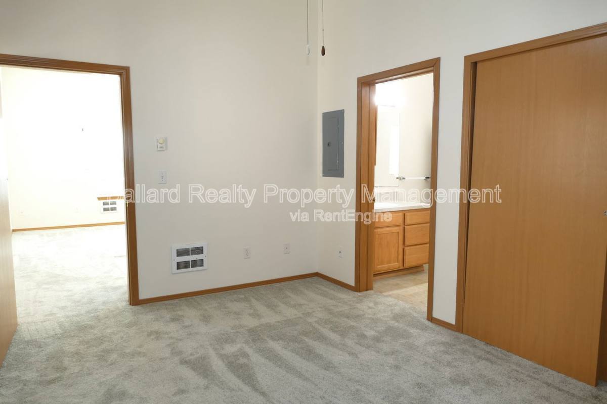 Apartment for rent at 1550 NW 51st St #1, Seattle, WA 98107