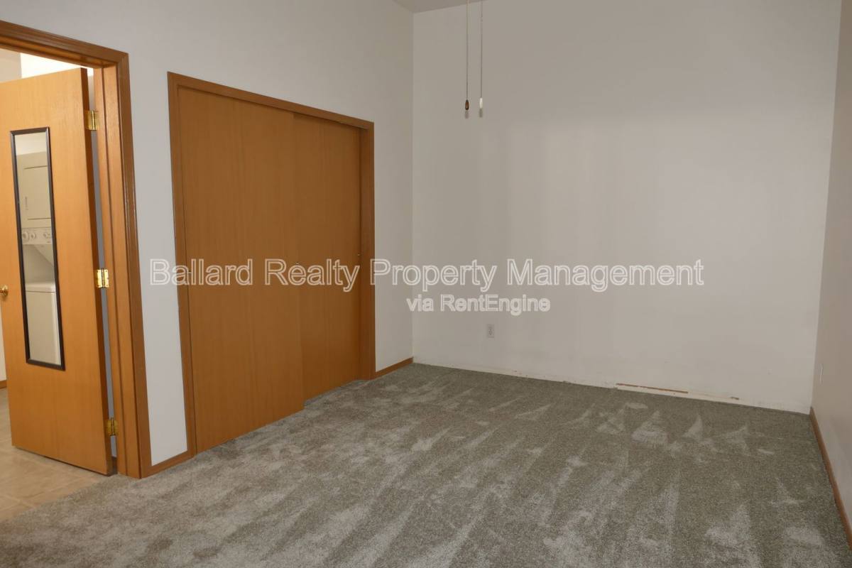 Apartment for rent at 1550 NW 51st St #1, Seattle, WA 98107