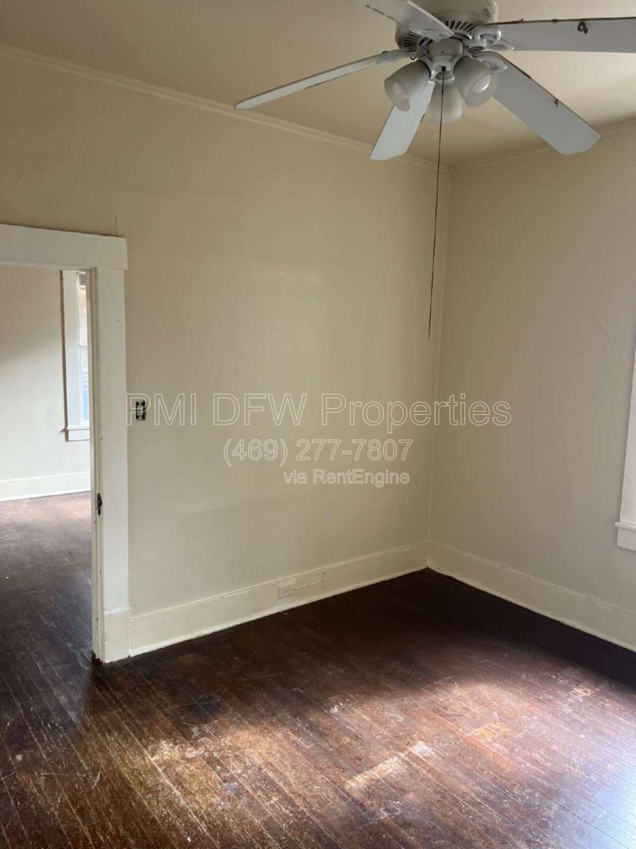 House for rent at 219 S Montreal Ave, Dallas, TX 75208