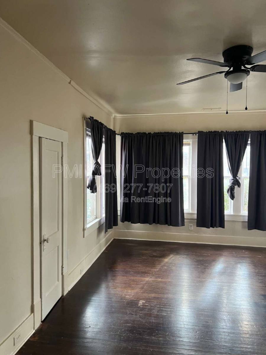 House for rent at 219 S Montreal Ave, Dallas, TX 75208
