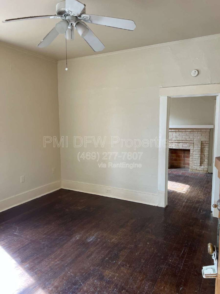 House for rent at 219 S Montreal Ave, Dallas, TX 75208