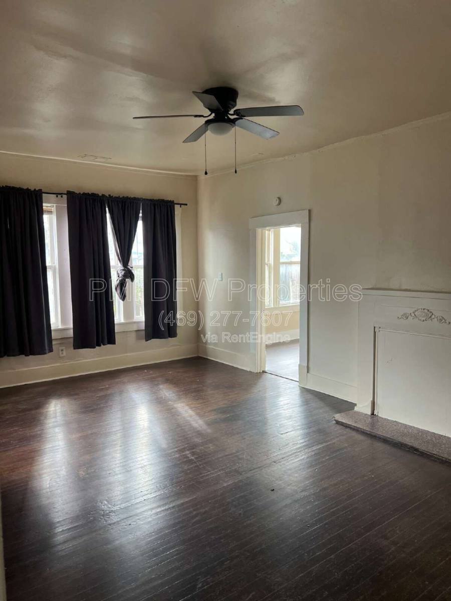 House for rent at 219 S Montreal Ave, Dallas, TX 75208