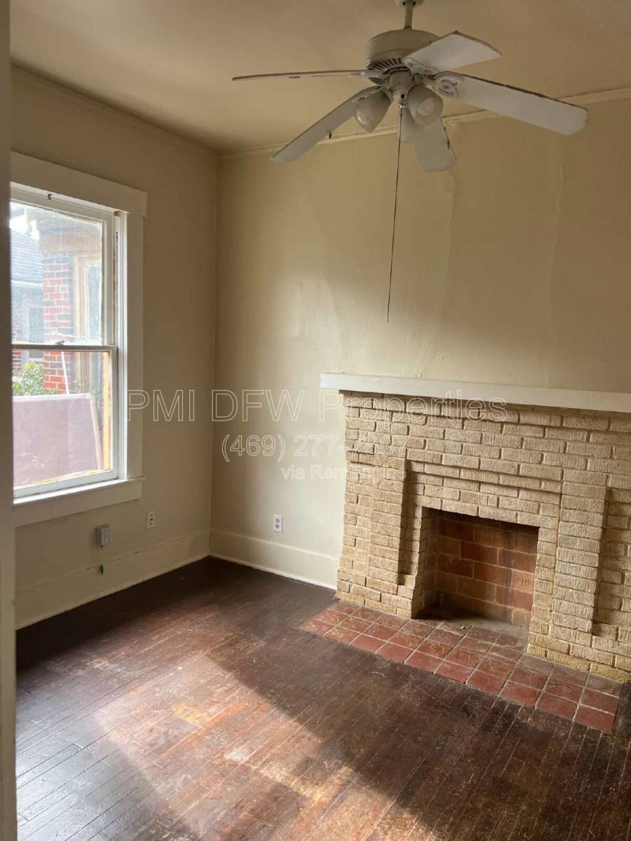 House for rent at 219 S Montreal Ave, Dallas, TX 75208