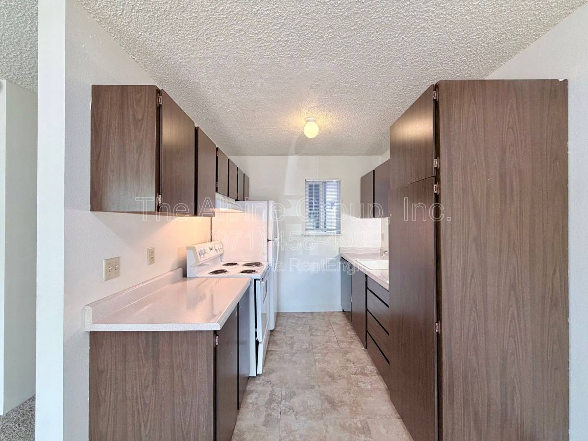 Apartment for rent at 13325 SW 17th St, Beaverton, OR 97008