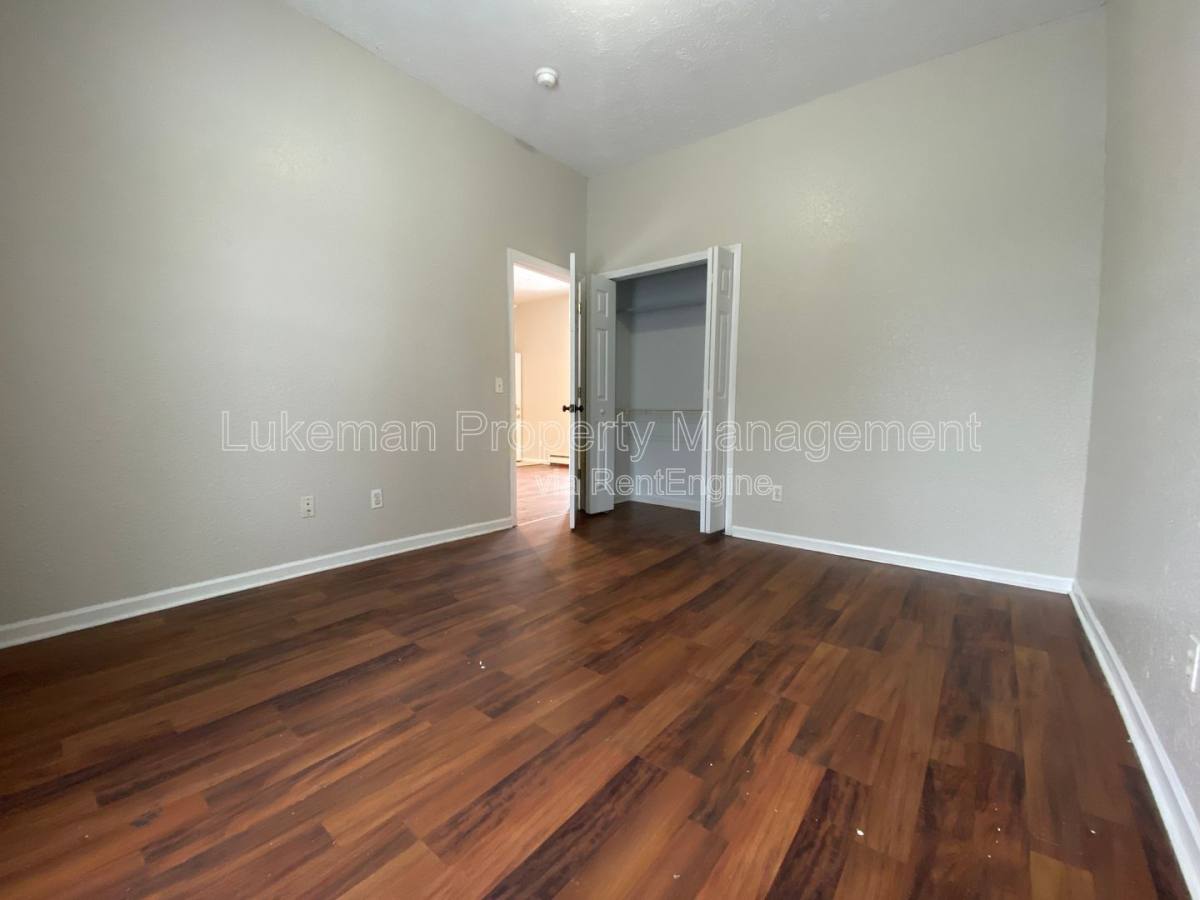 Apartment for rent at 421 Oak St #1, Kalamazoo, MI 49007